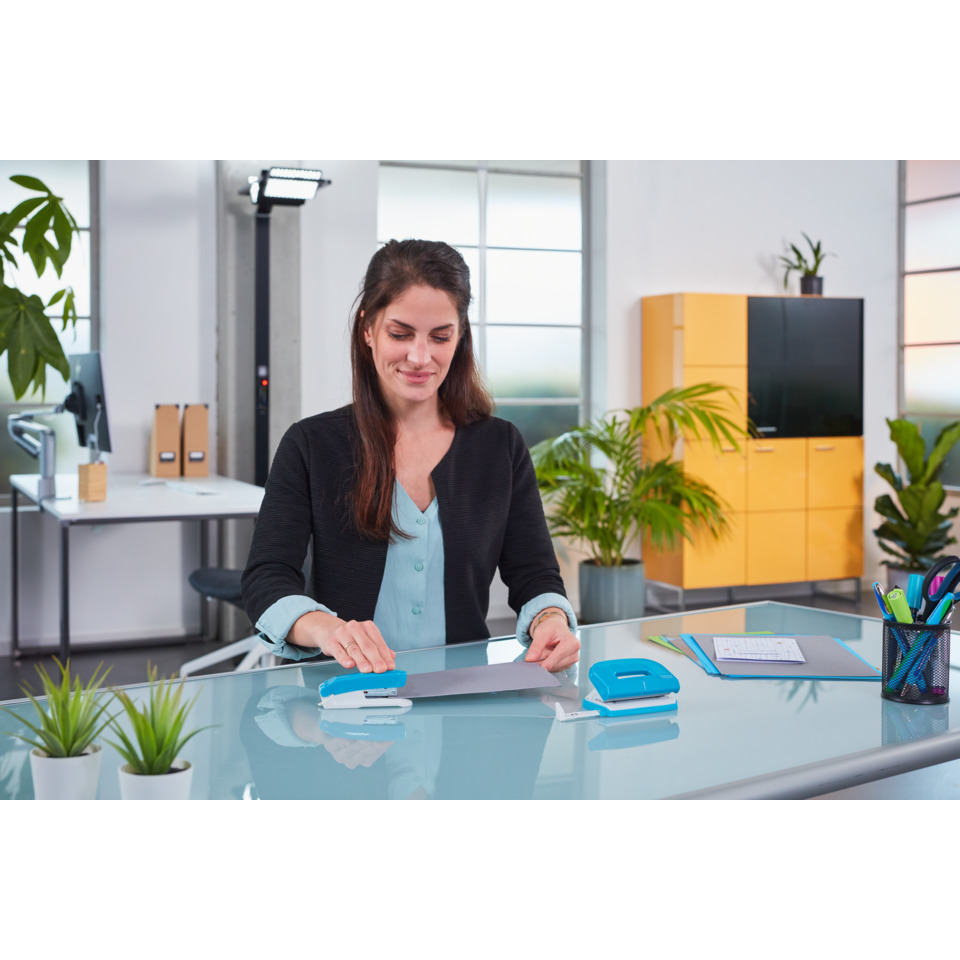 office, Schreibtisch, Spitzgerät, Papier, blauer_Technik