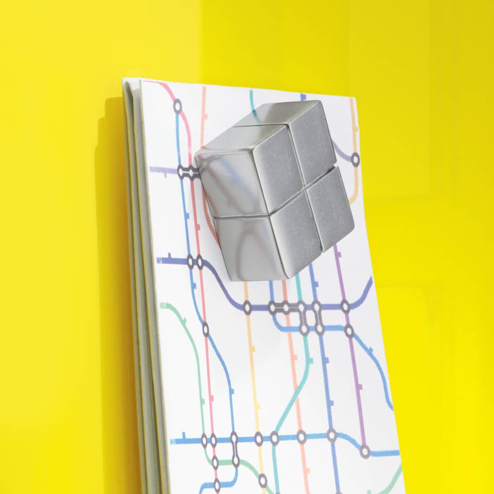 Metallwürfel, Silberner Block, Geometrischer Würfel, Miniaturwürfel, Oberflächenreflexion