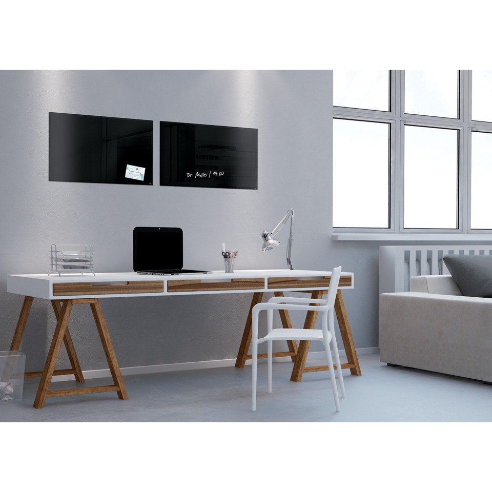 Schreibtisch, Arbeitsplatz, Laptop, Arbeitslampe, Glasmonitoren