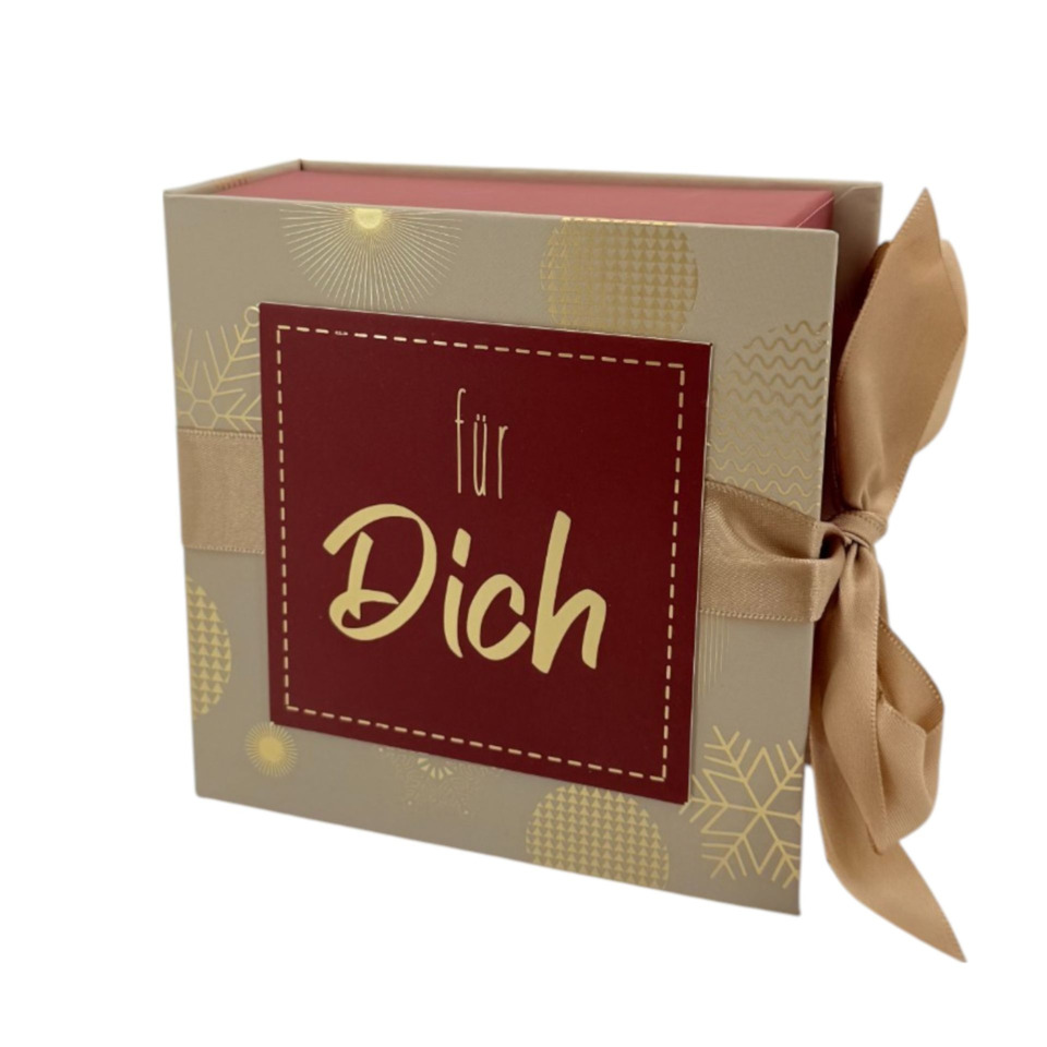 Geschenkverpackung, Kartenbox, Schmuckes Geschenk, Rotes Etikett, Goldene Muster