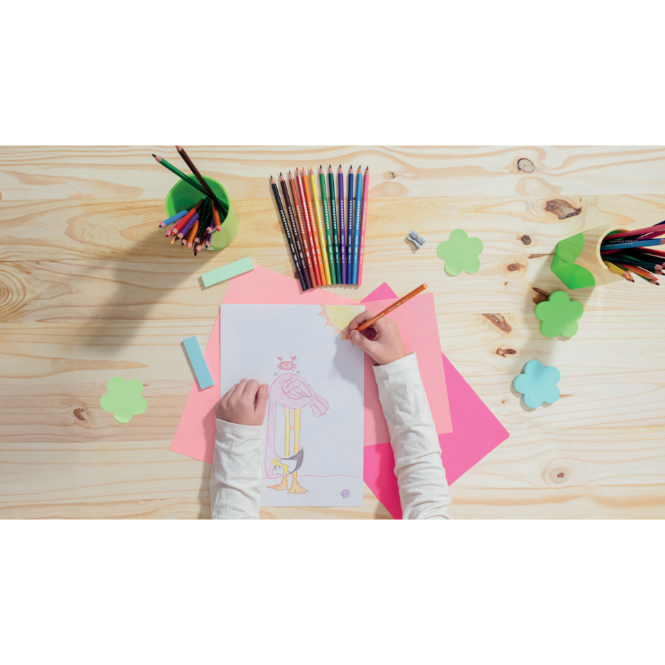 Kinderzeichnung, Buntstifte, Papier, Schreibtisch, Kunstprojekt