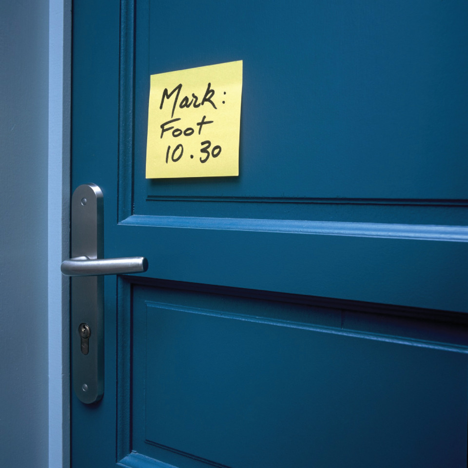 Tür, Haustür, Metallgriff, Post-it, Markierung