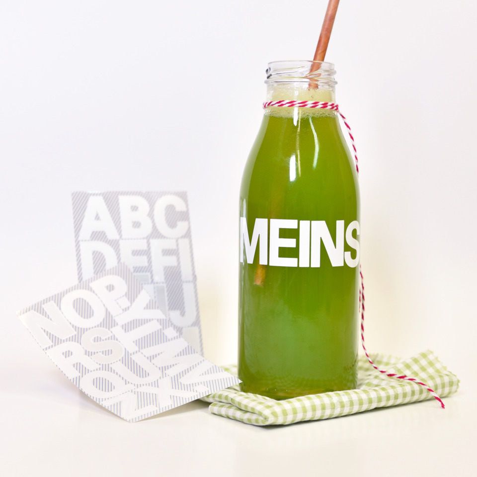 Glasflasche, Grüner Saft, Holzdeckel, Strohhalm, Türband