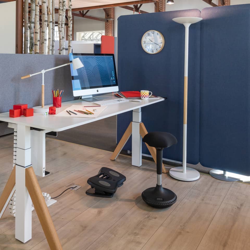 Schreibtisch, Arbeitsplatz, Computer, Büro, Lampe