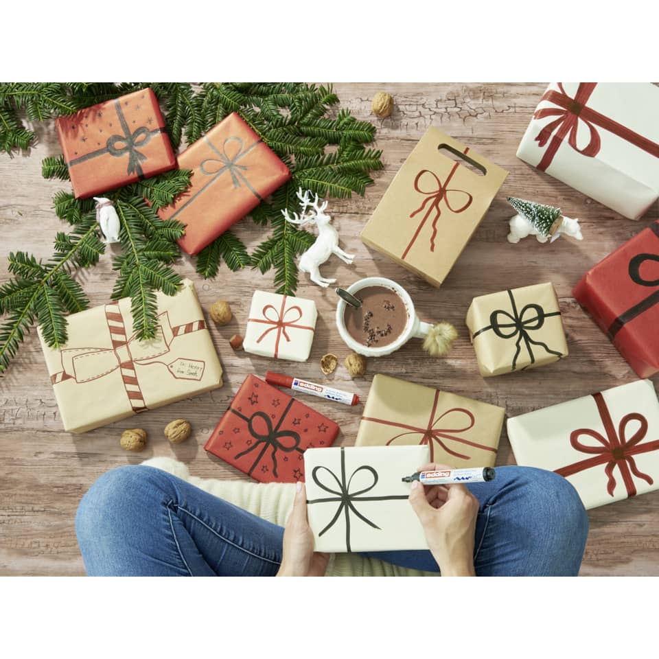 Geschenke, Geschenkverpackung, Weihnachten, Paket, Arbeiten mit Stiften