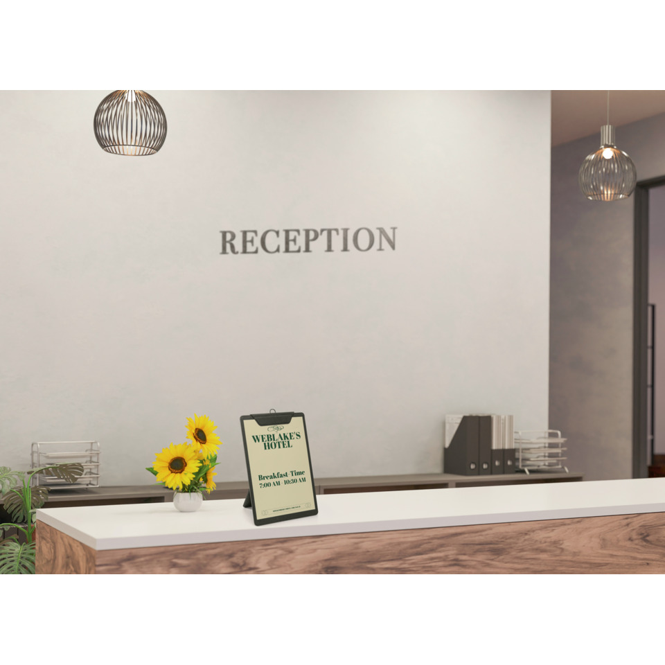 Empfangstheke, Hotel Lobby, Rezeption, Sonnenblumen-Dekoration, Infotafel