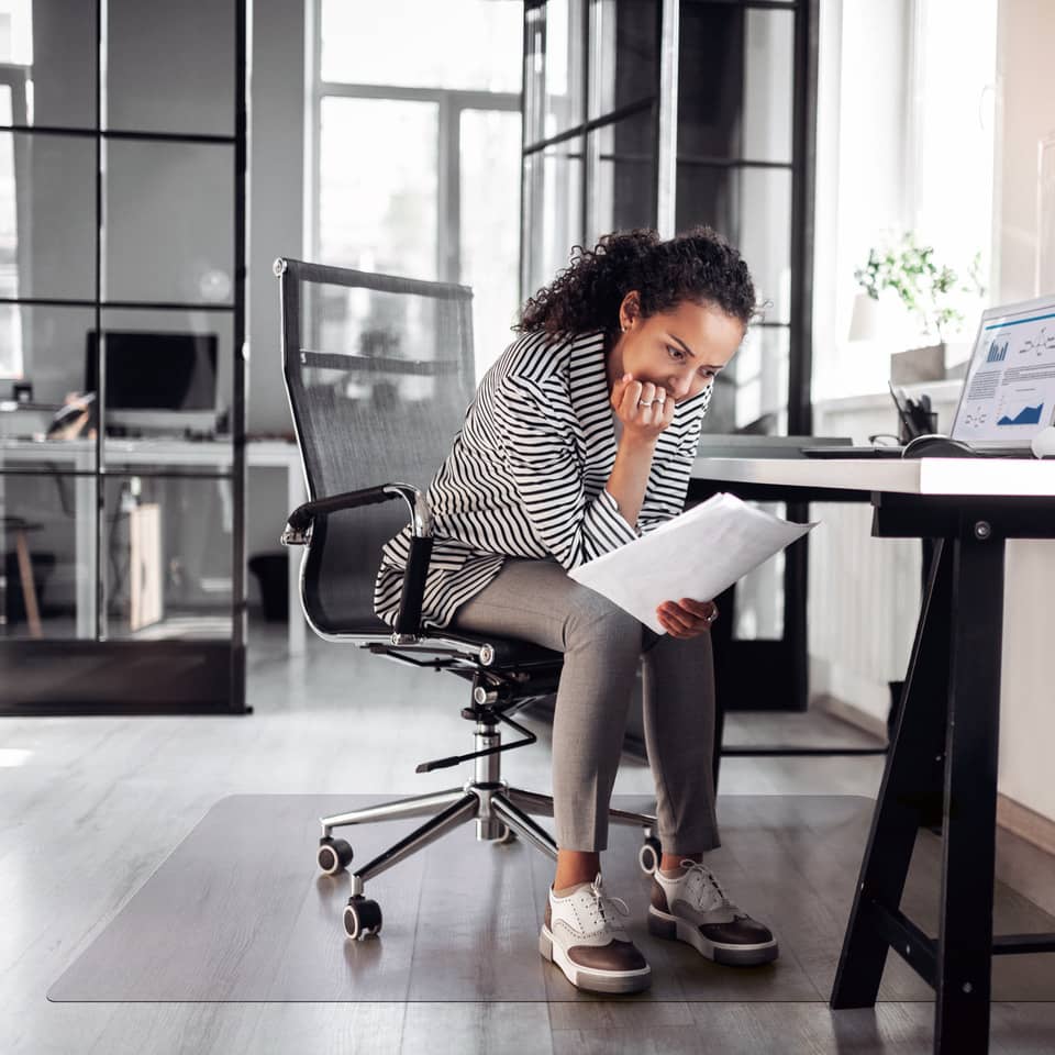 Person, Sitzen, Mobiliar, Drinnen, Stuhl