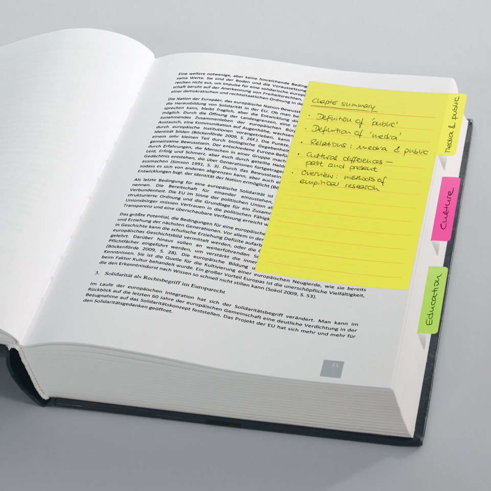 offenes Buch, Buch, Seiten, Post-it Zettel, Registerkarten