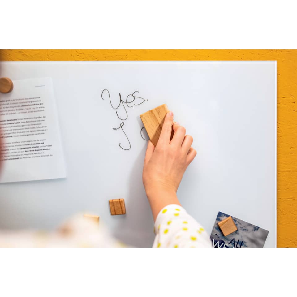 Magnettafel, Whiteboard, Holzstempel, Handschrift, oranger Hintergrund