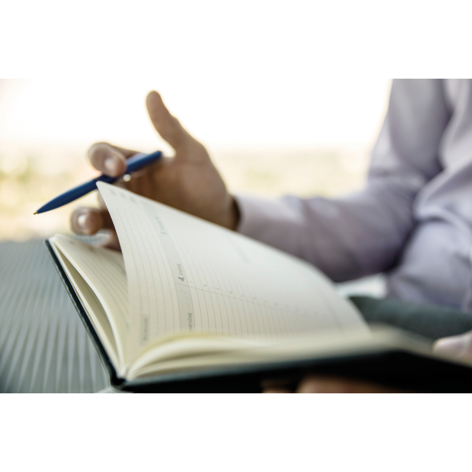 Buch, Veröffentlichung, Person, Schere, Person, Buch, Veröffentlichung