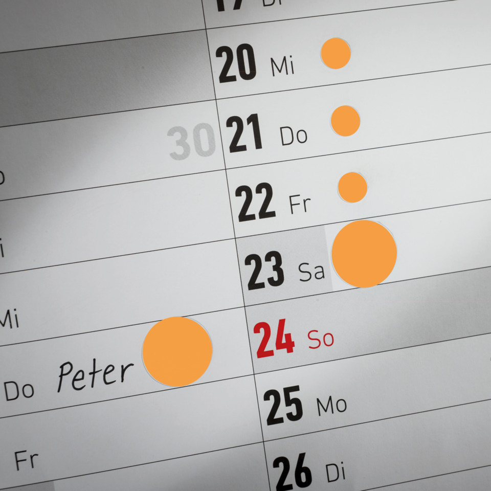 Kalender, Datum, Monatskalender, orange Punkte, Wochentagsabkürzungen, termine, kalender, datum, orange fleck, tagesansicht