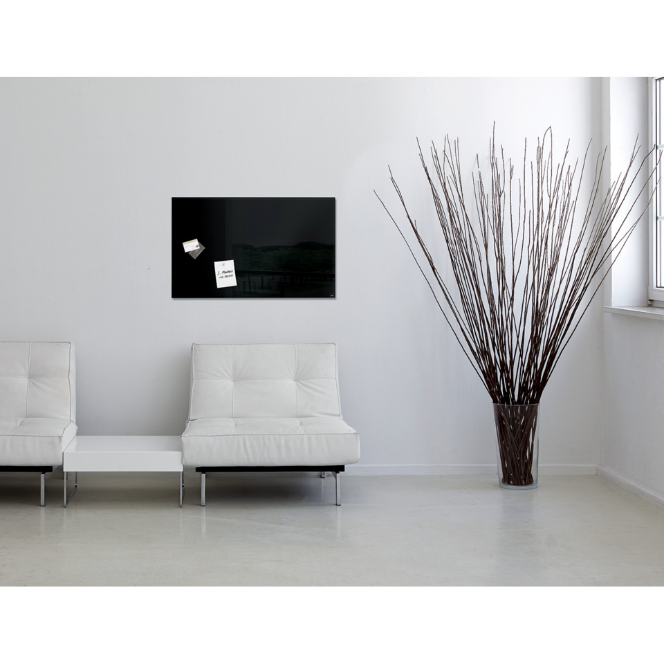 Sofa, Wohnzimmer, Skulptur, Vase, Teppichlos