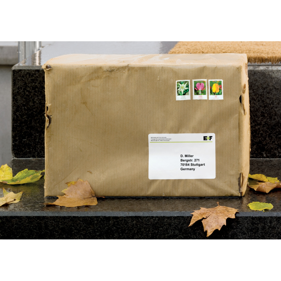 Kartonpaket, Postpaket, Versandkarton, Schnittkanten, Aufkleber