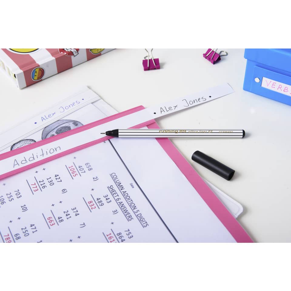 Schulmaterial, Matheaufgaben, Arbeitsblätter, Stift, Ordner