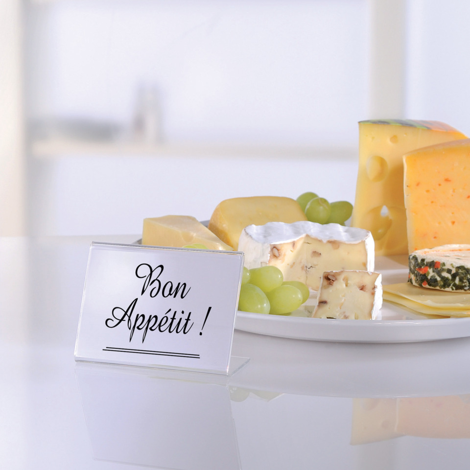 Käseplatte, Käsescheiben, Weißer Käse, Weintrauben, Käsevielfalt