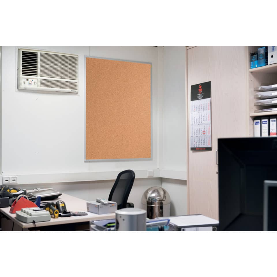 Büro, Schreibtisch, Korkbrett, Stuhl, Bildschirm