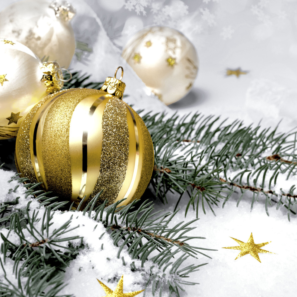 Weihnachtskugel, Goldene Kugel, Glitzer, Tannenzweig, Schnee
