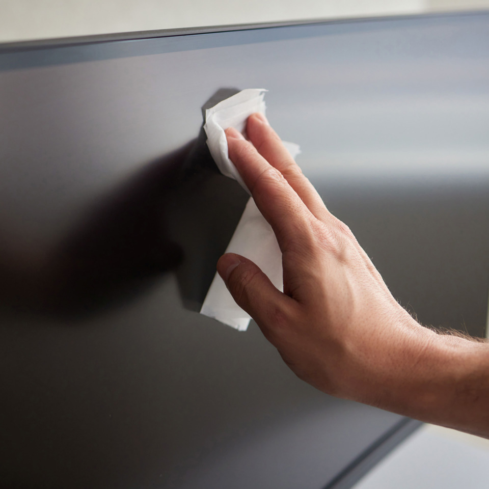 glossy surface, hand cleaning, wipe, cloth, electronic appliance