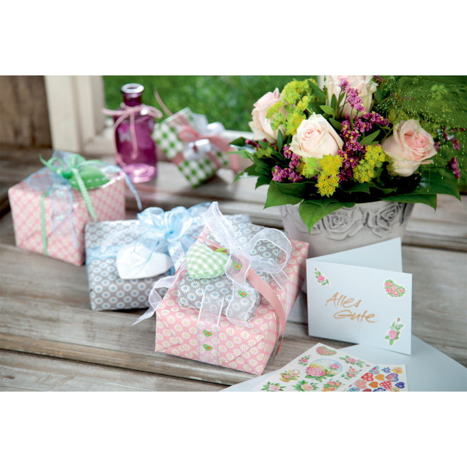 Geschenkverpackung, Vintage Muster, Rosenstrauß, Blumenarrangement, Grußkarte