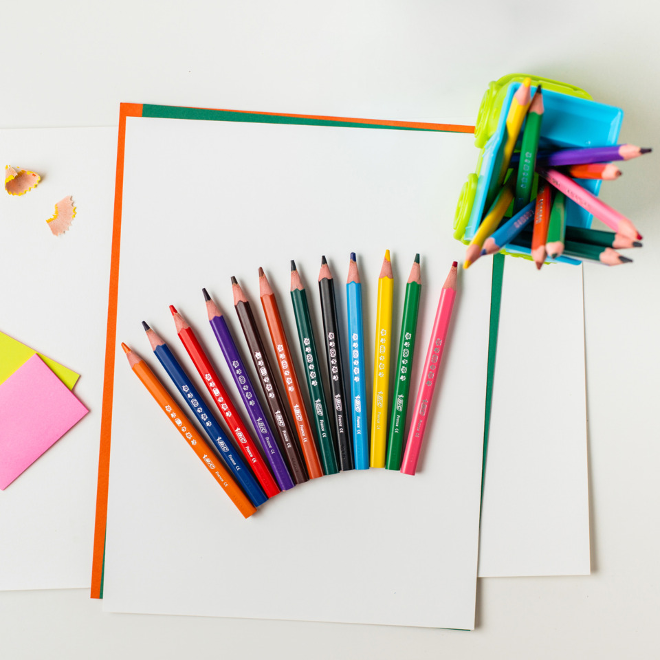 Buntstifte, Buntstifte-Set, Kunstbedarf, Papierblatt, Schülerbedarf
