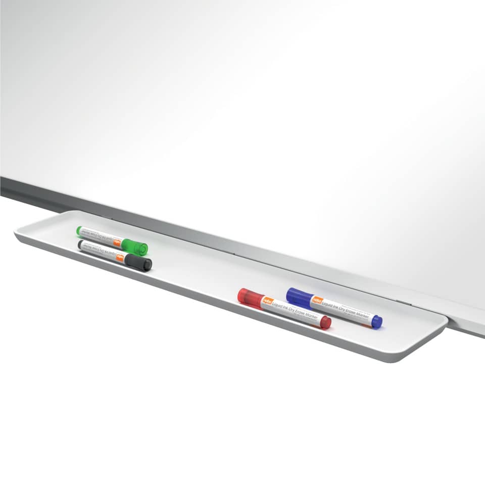 weiße Whiteboard-Schale, Trockenschreibmarker, bunte Marker, magnetische Ablage, weiße Oberfläche