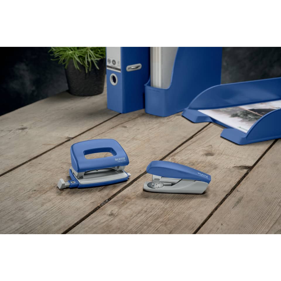 Klammern, Heftklammern, Büroklammer, Schreibtischzubehör, Blue stapler