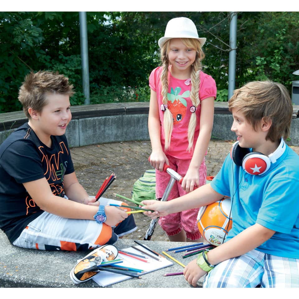 Kinder, Zeichnen, Buntstifte, Draußen, Freunde