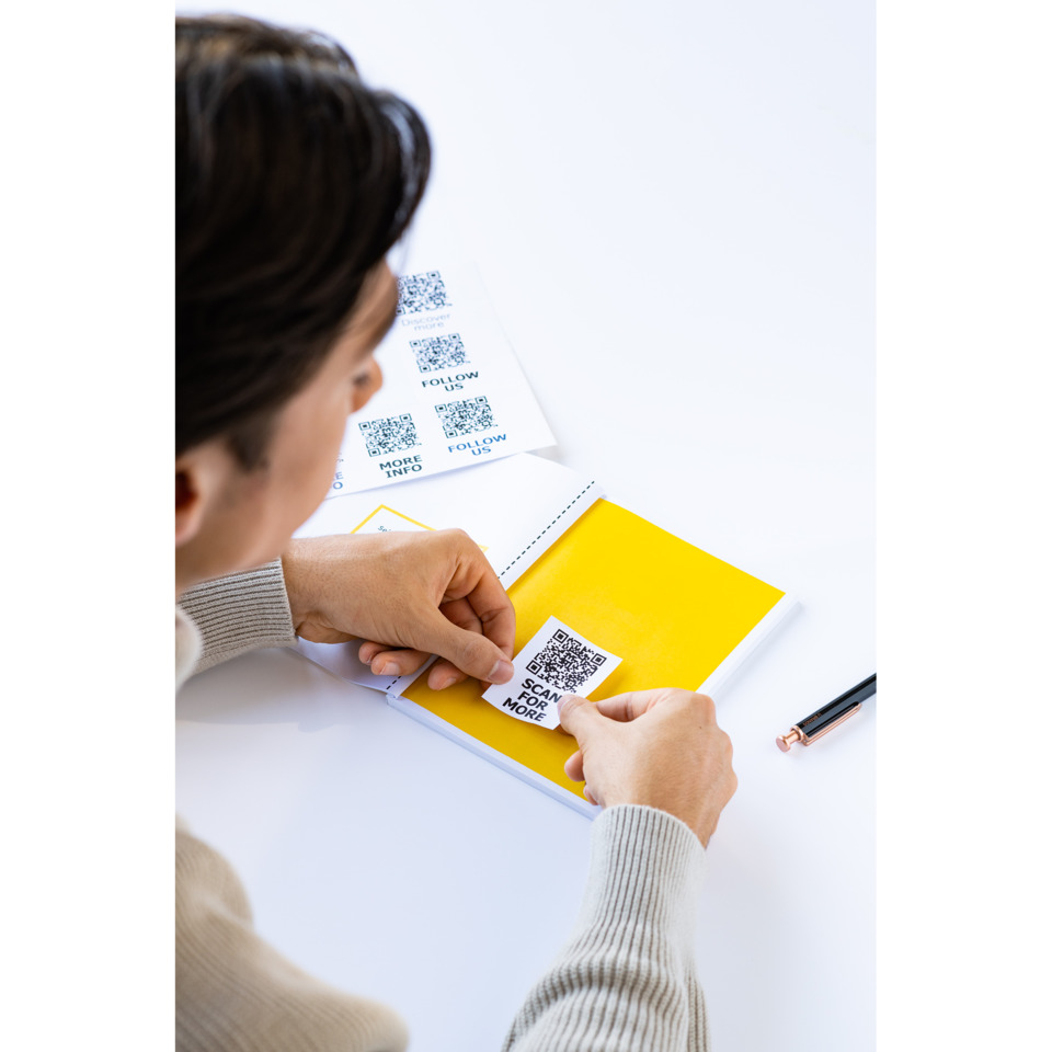 QR-Code, Buch, gelbes Cover, Blatt, Karteninhalt