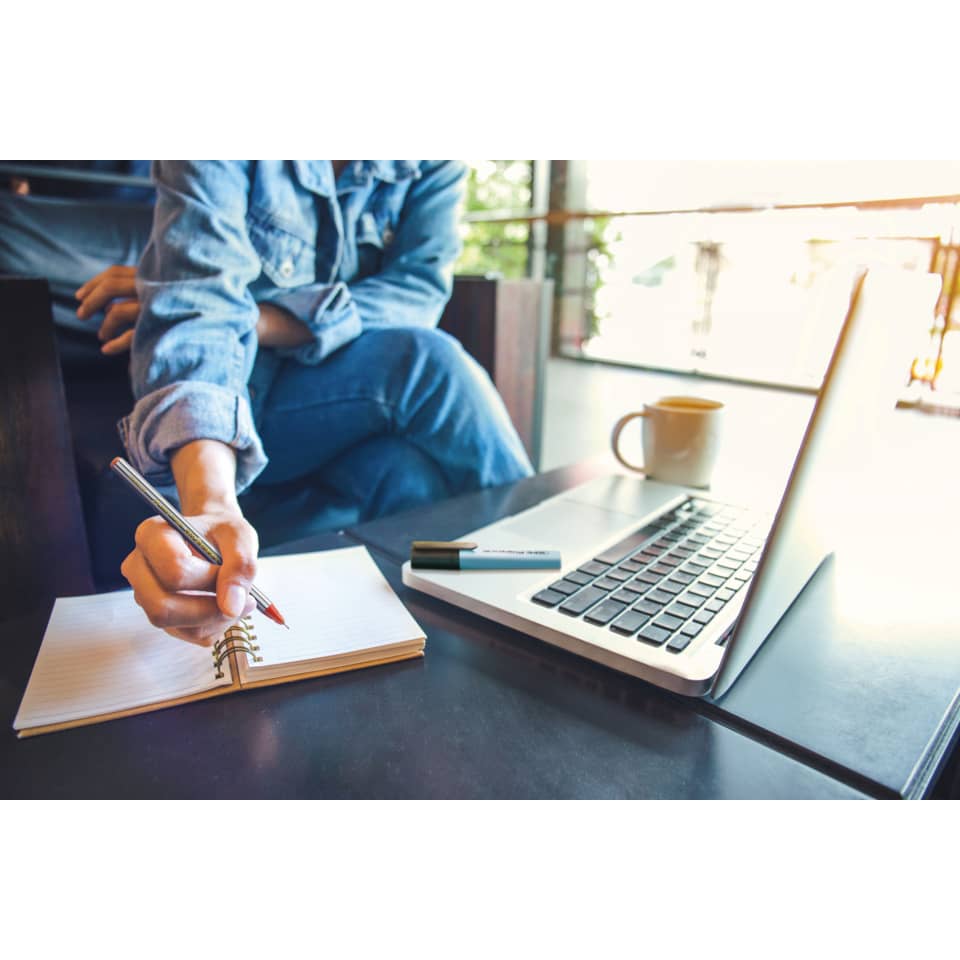 Notizbuch, Laptop, Kaffeemug, Stift, Arbeitsplatz