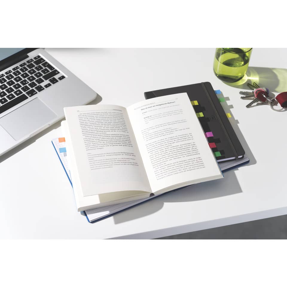 Laptop, Open book, Notebook, Schlüsselanhänger, Glas Wasser