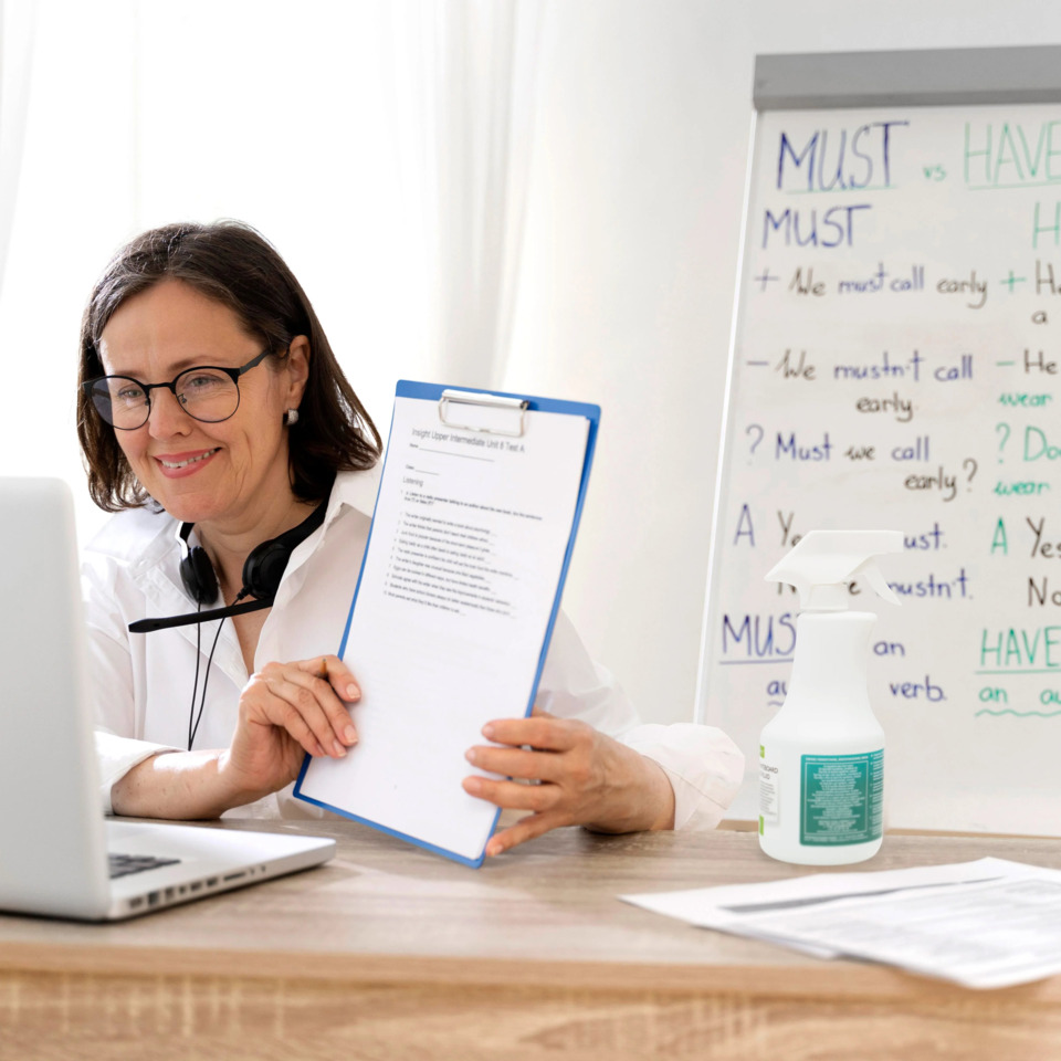 office, lehrer, clipboard, laptop, handdesinfektion