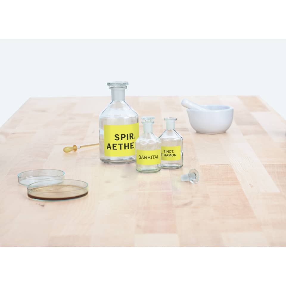 Chemieset, Glasflaschen, gelbe Etiketten, Flaschen mit Etiketten, Petri-Dose Abdeckung