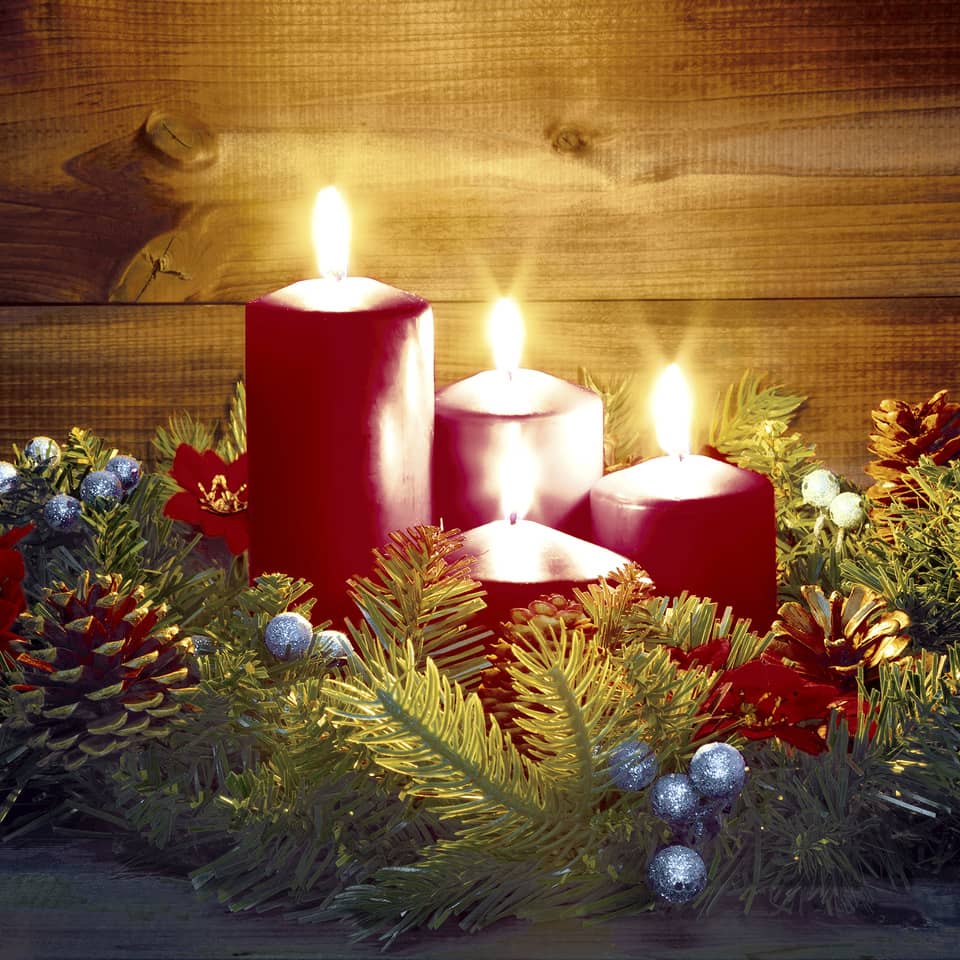 Adventskranz, Kerzen, Weihnachtsdeko, Tannenzweige, Pinecones