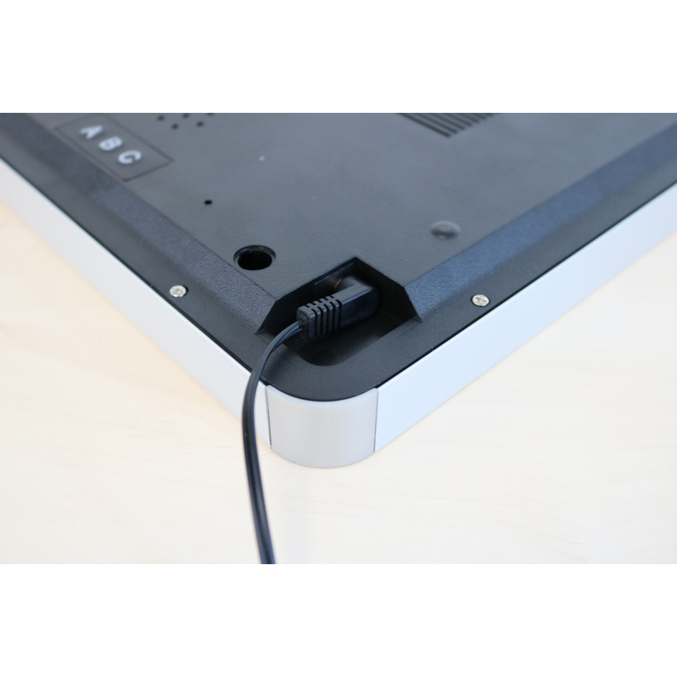 Netbook, Netzadapter, Kabel, Kö­rperrand, Rückansicht