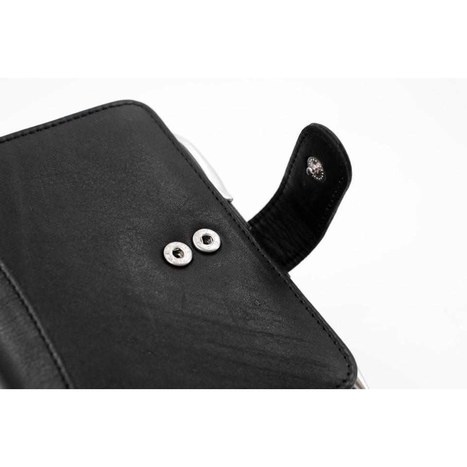 Schwarz, Leder, Handtasche, Gürtelschlaufe, Metallknöpfe