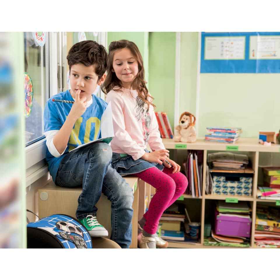 Kinder, Schule, Lernraum, Bücherregal, Spielzeug