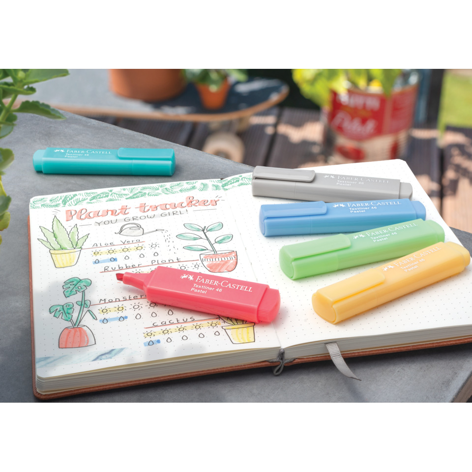 Pastellmarker, Bunte Textmarker, Filzstift, Notizbuch mit Zeichnungen, Pflanzen-Skizze