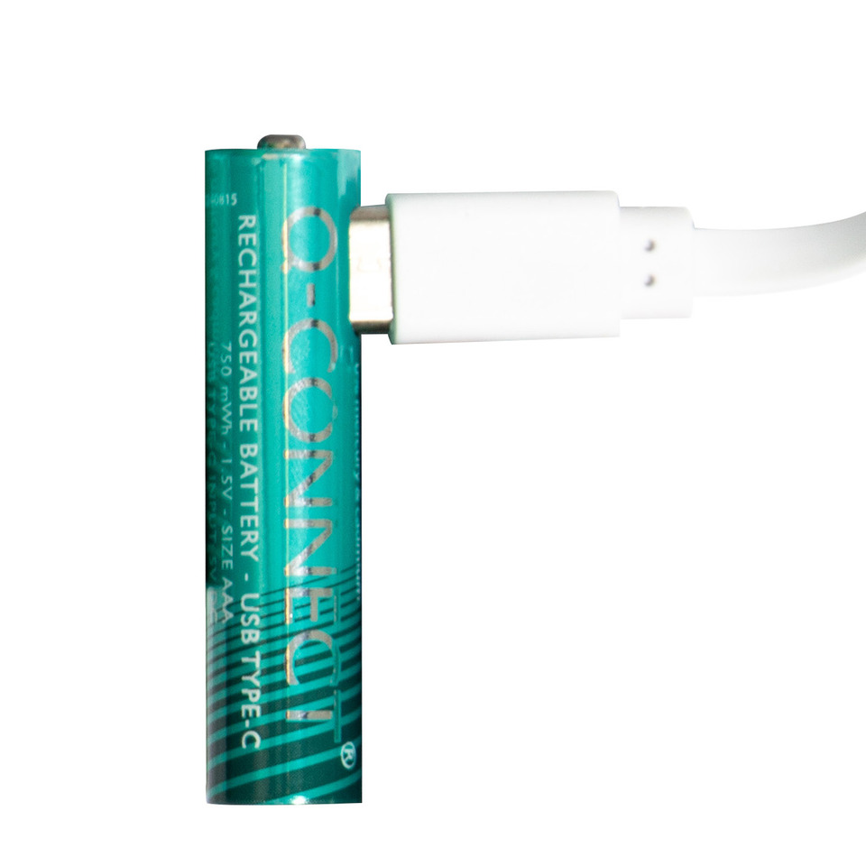 AA alkaline, USB-Kabel, aufladbare Batterie, bläuliches Grün, Stecker