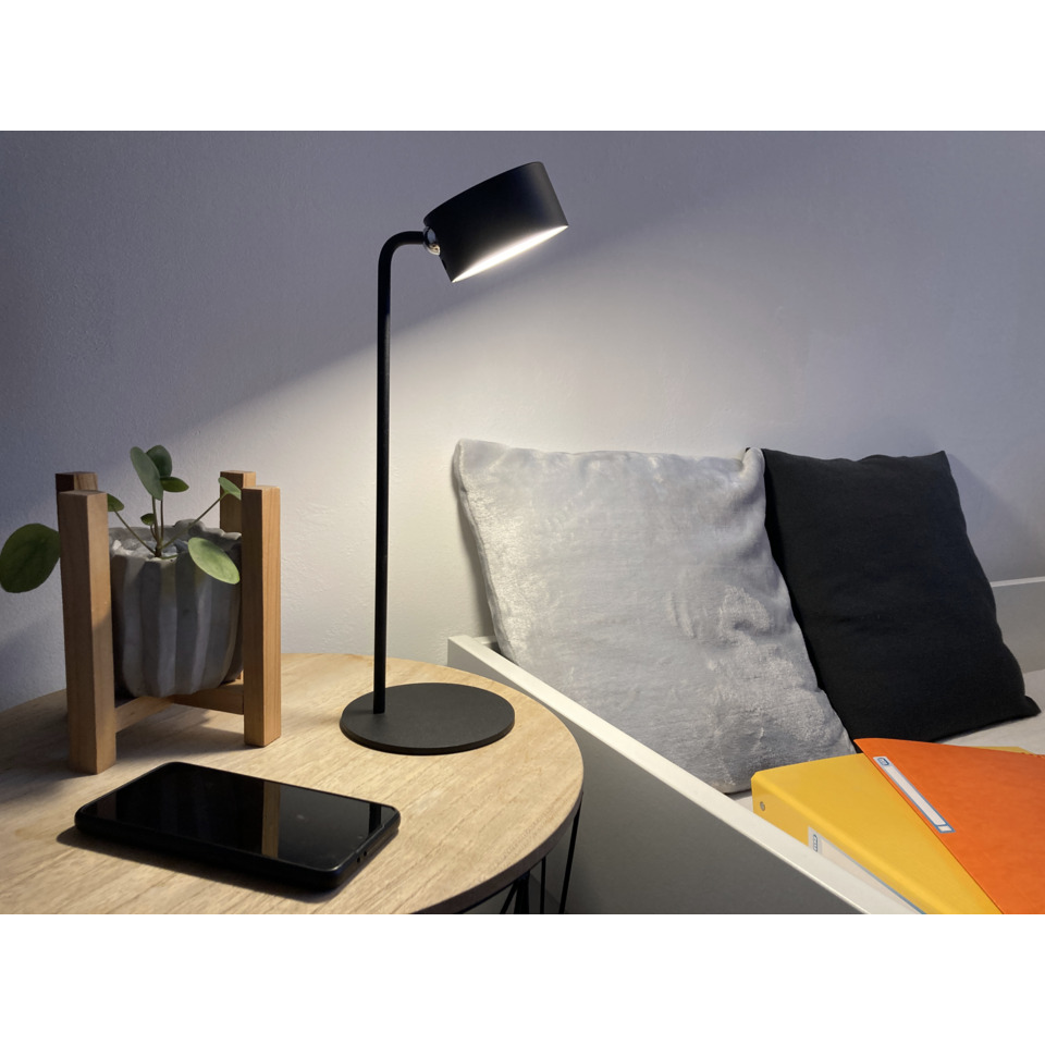 Tischlampe, Schreibtischlampe, LED-Lampe, Nachttisch?, Kissen?
