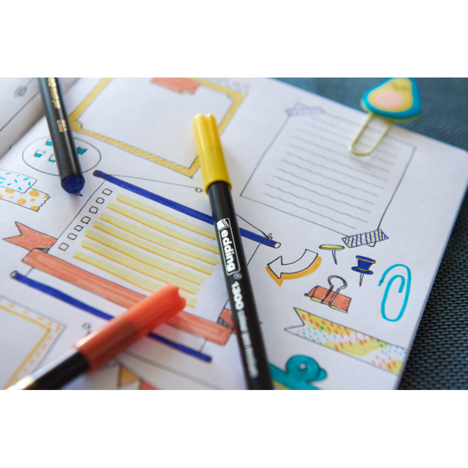 Marker, Stift, Skizzenbuch, Buntstifte, Klebepapier