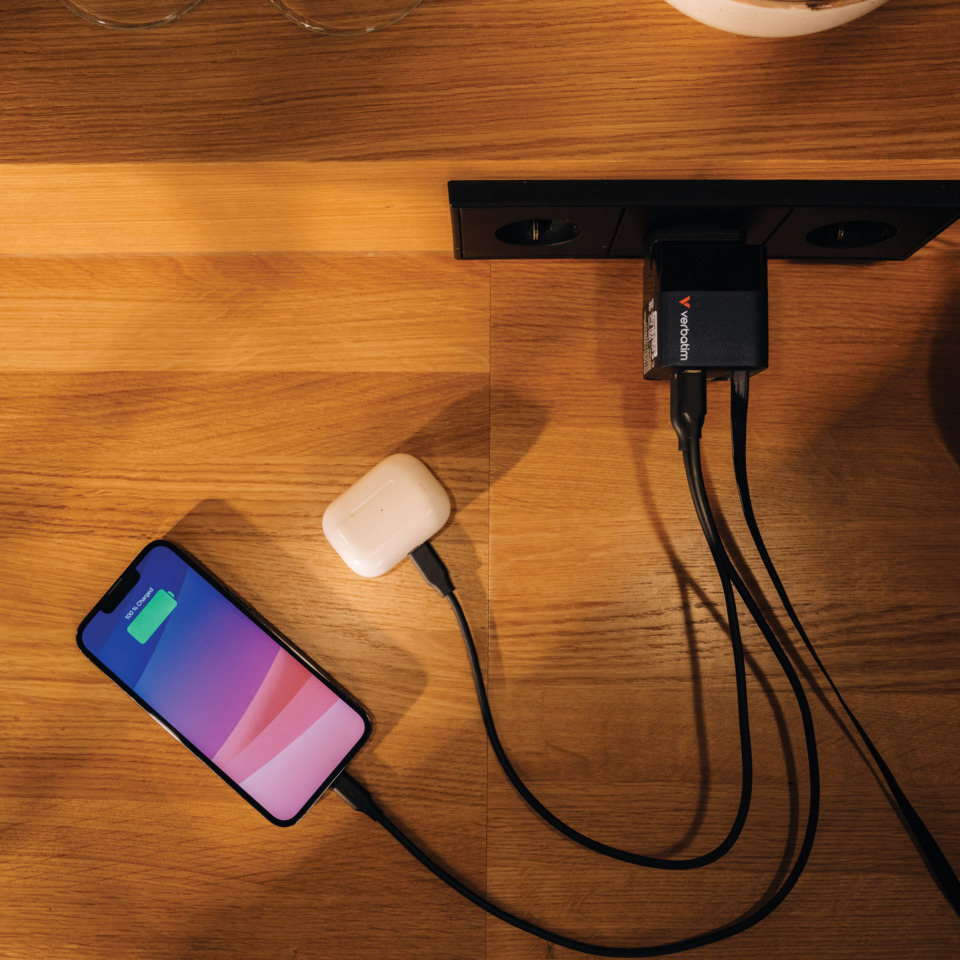 smartphone, Ladekabel, AirPods, Ladestation, Steckdose