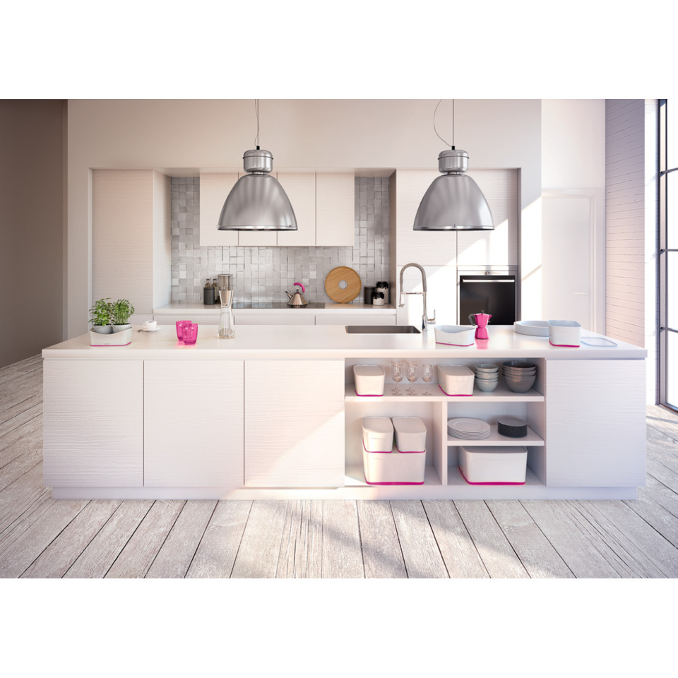 Küche, Kücheninsel, Induktionskochfeld, Hängelampen, weiß, Offene Regale, Geschirr, kitchen island, island with sink, open drawers, kitchen faucet, large pendant lights
