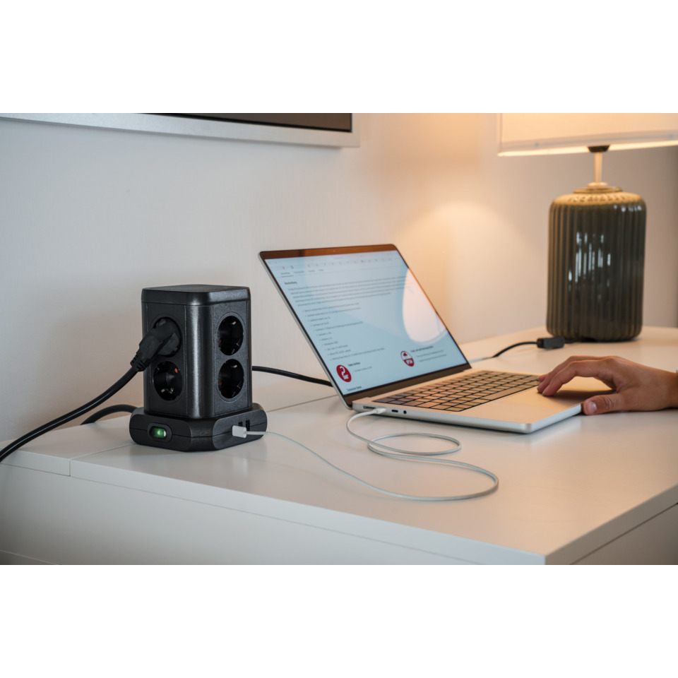 Mehrfachsteckdose,  USB-Ladegerät,  Laptop,  Schreibtisch,  Steckdosenleiste