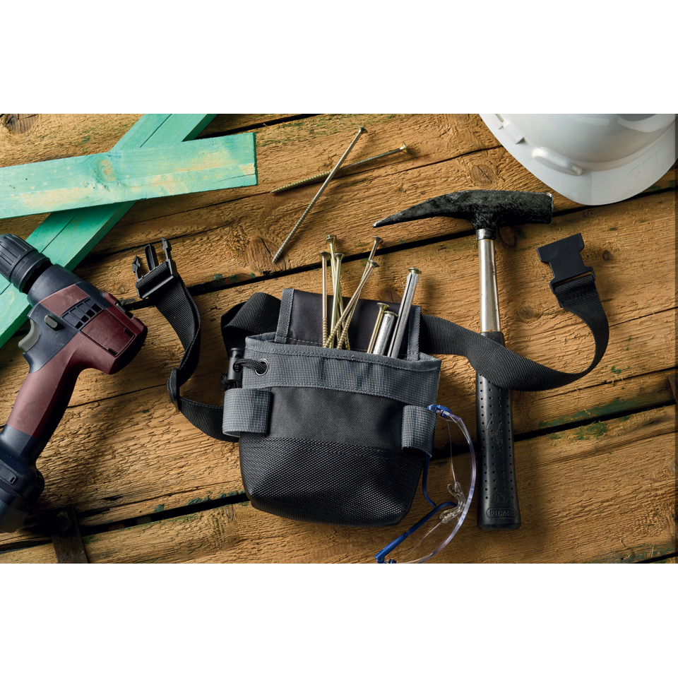 Werkzeugtasche, Hammer, Schutzbrille, Bohrmaschine, Hammer?