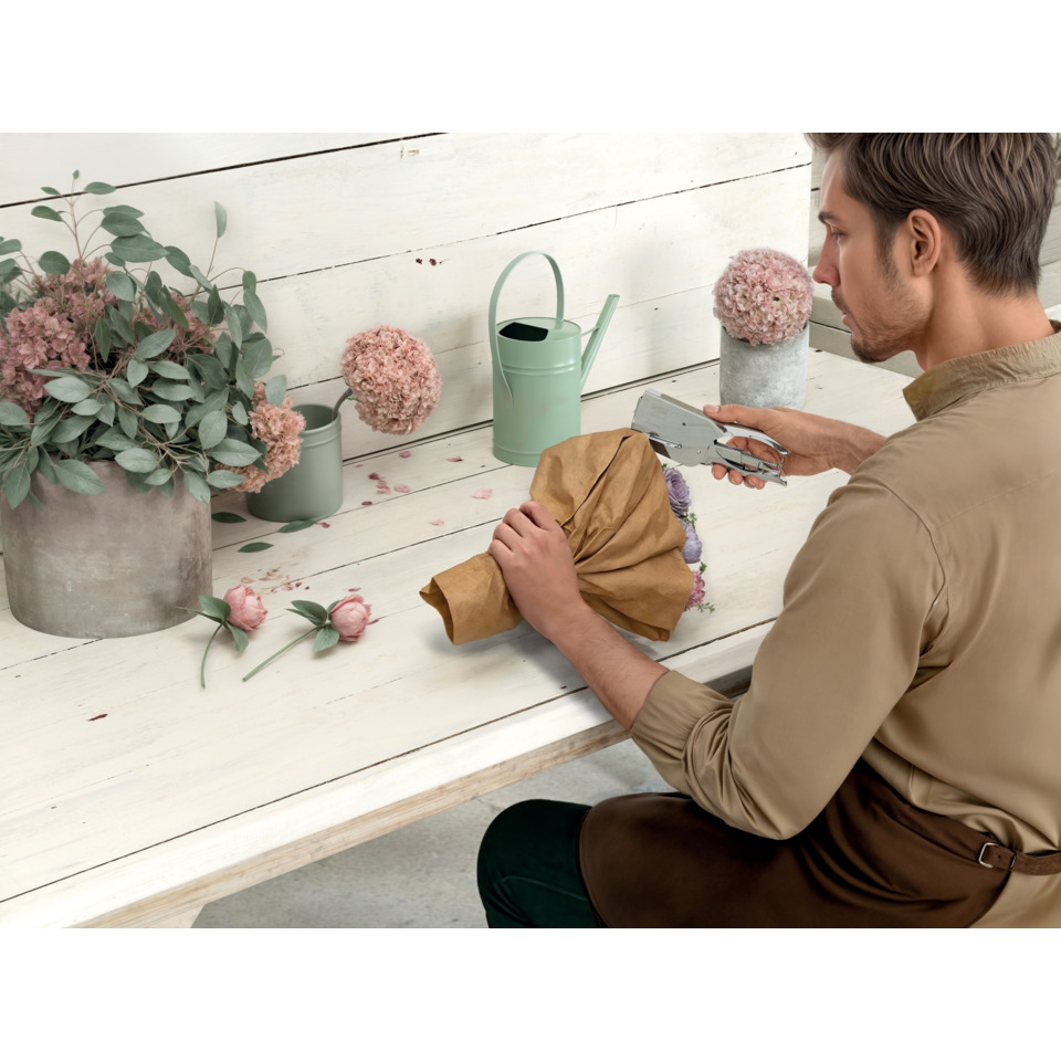 Blumenarrangement, Gartenarbeit, Schere Klemme, Handschuhe nicht getragen, Metalleinwateringkanne