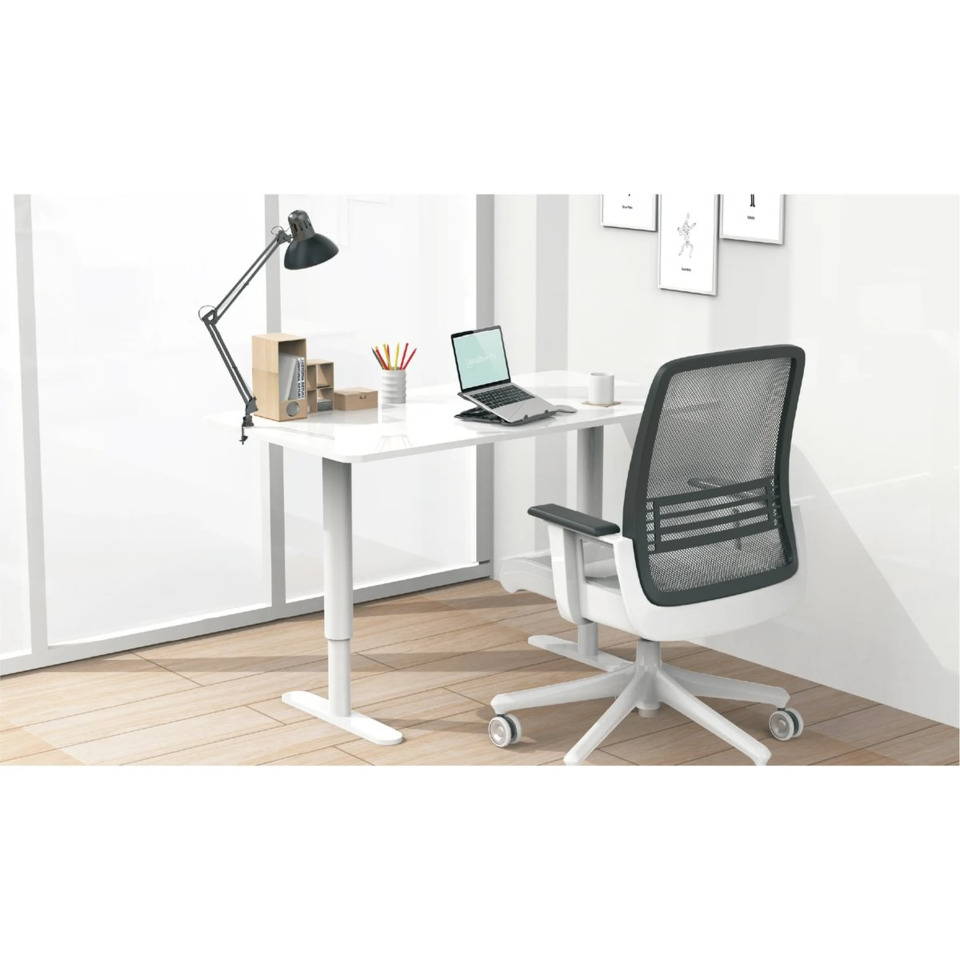 schreibtisch, bürostuhl, arbeitsplatz, laptop, lampe