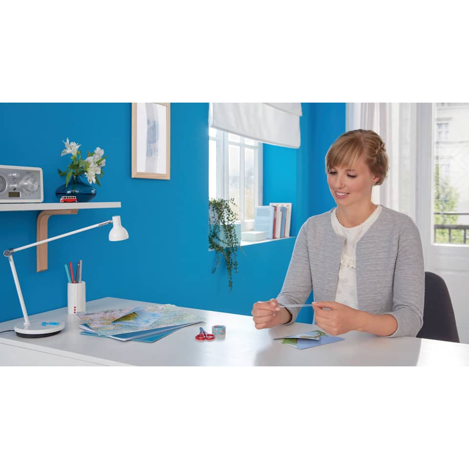 Arbeitsplatz, Schreibtisch, Papier, Schreibtischlampe, Faltkarten