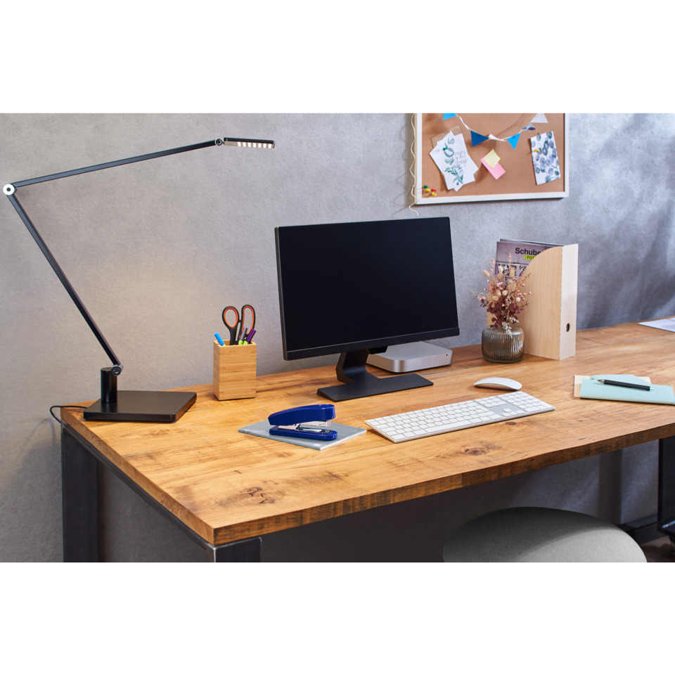 Schreibtisch, Computer, Monitor, Lampe, Bürozubehör
