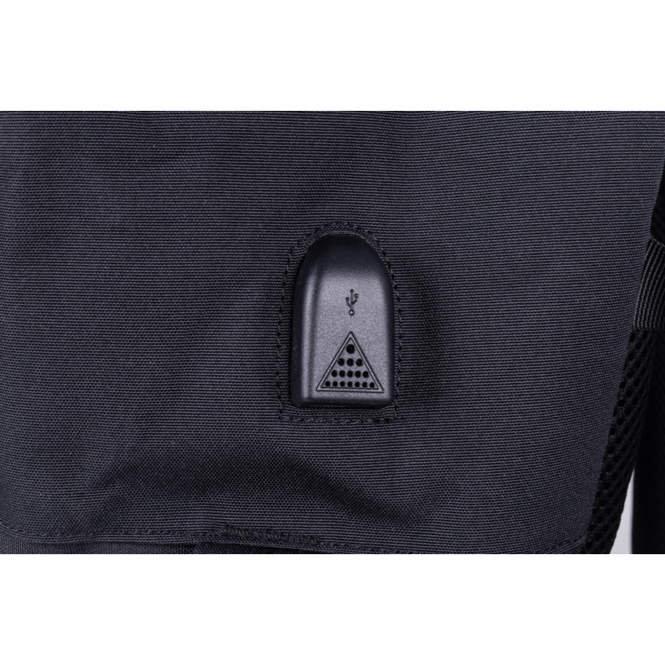 USB-Port, dreieckige Belüftung, Rucksack, Stoff, dunkelblau