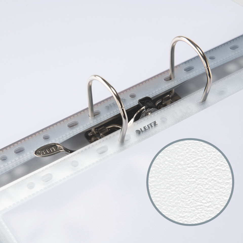 Binder, Ringbinder, Metallbinder, Löcherung, weiße Oberfläche